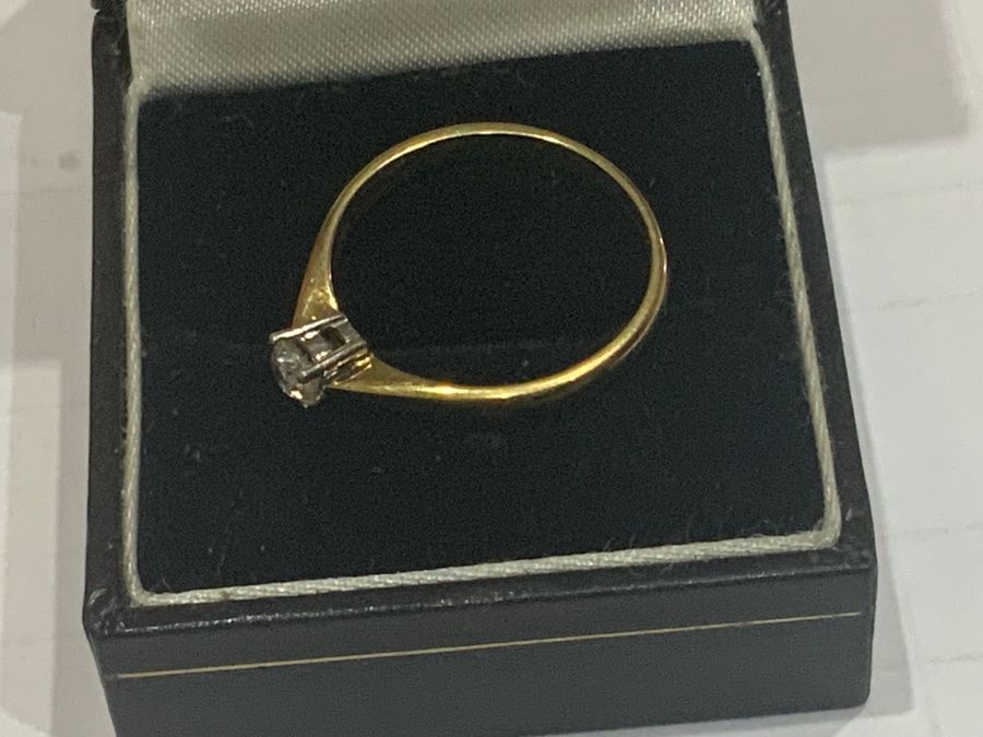 Antique Gold ladies 18CT diamond solitaire ring