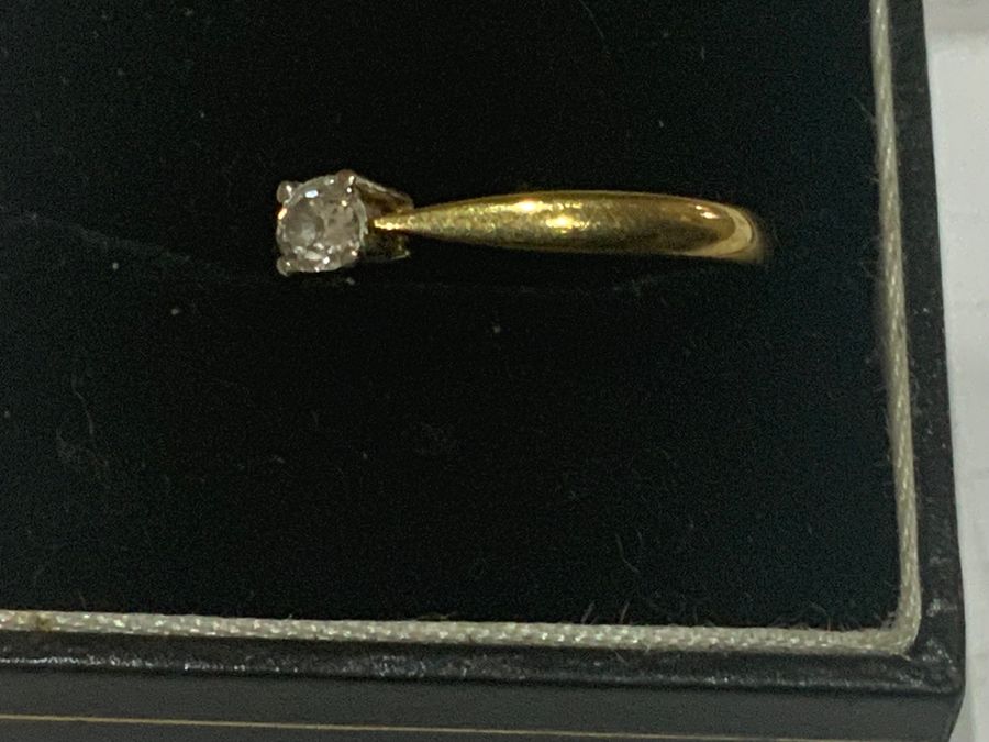 Antique Gold ladies 18CT diamond solitaire ring