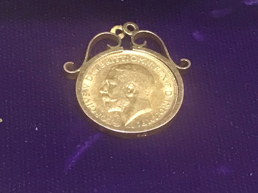 Half Sovereign in  gold 9Ct mount