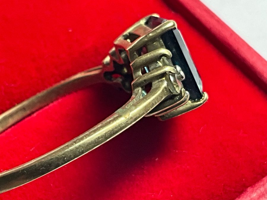 Antique Gold Ladies Ring adorned with semi precious Stones