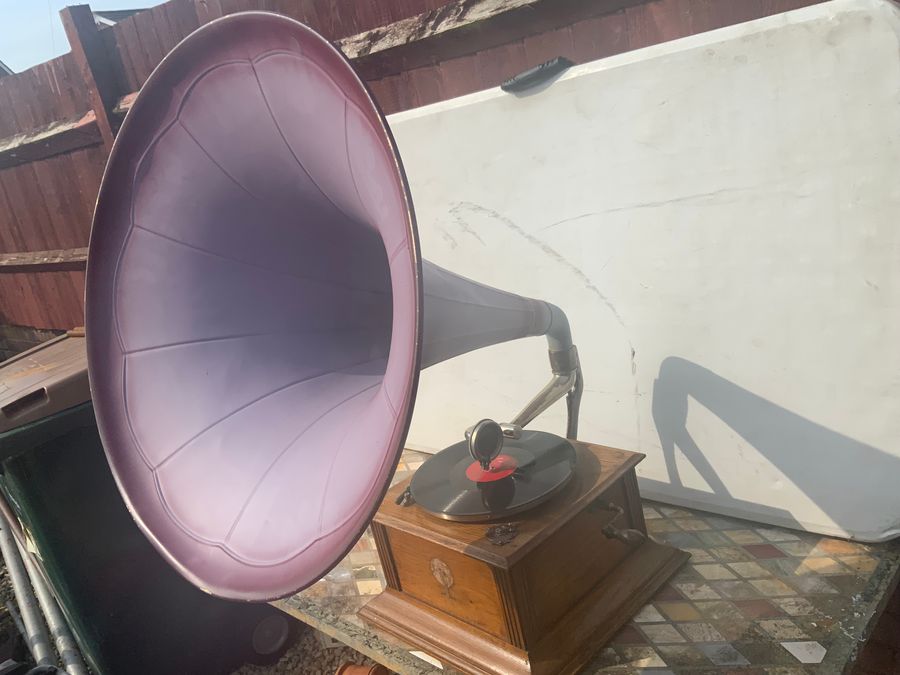 Antique Horn Gramophone 