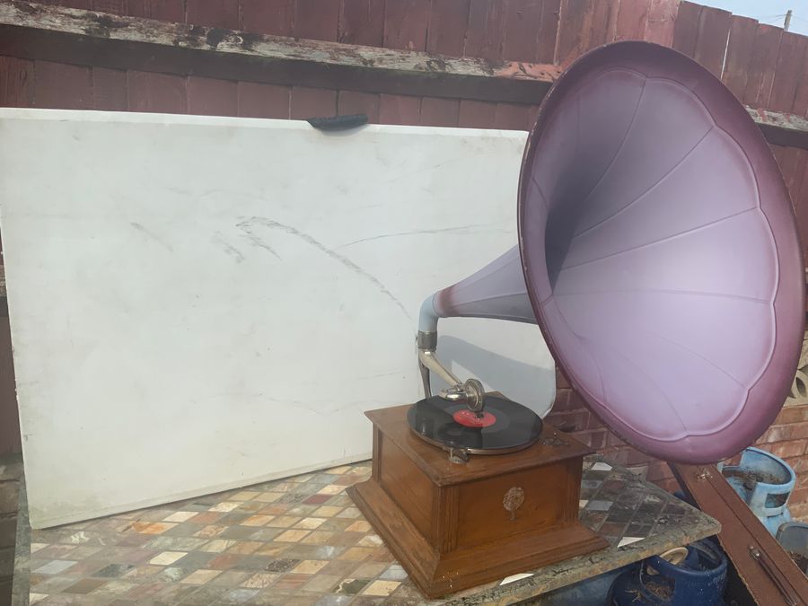 Antique Horn Gramophone 