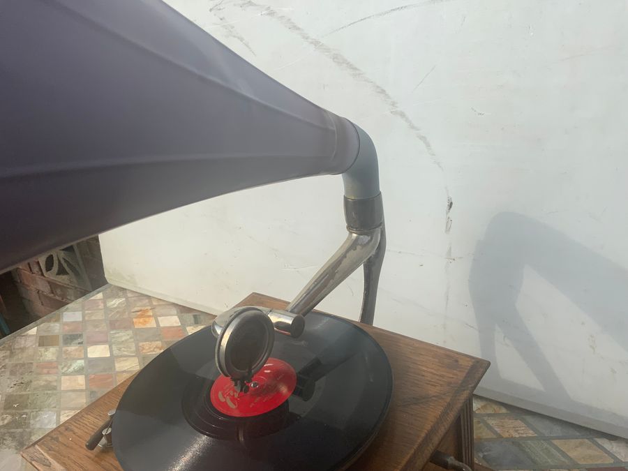 Antique Horn Gramophone 