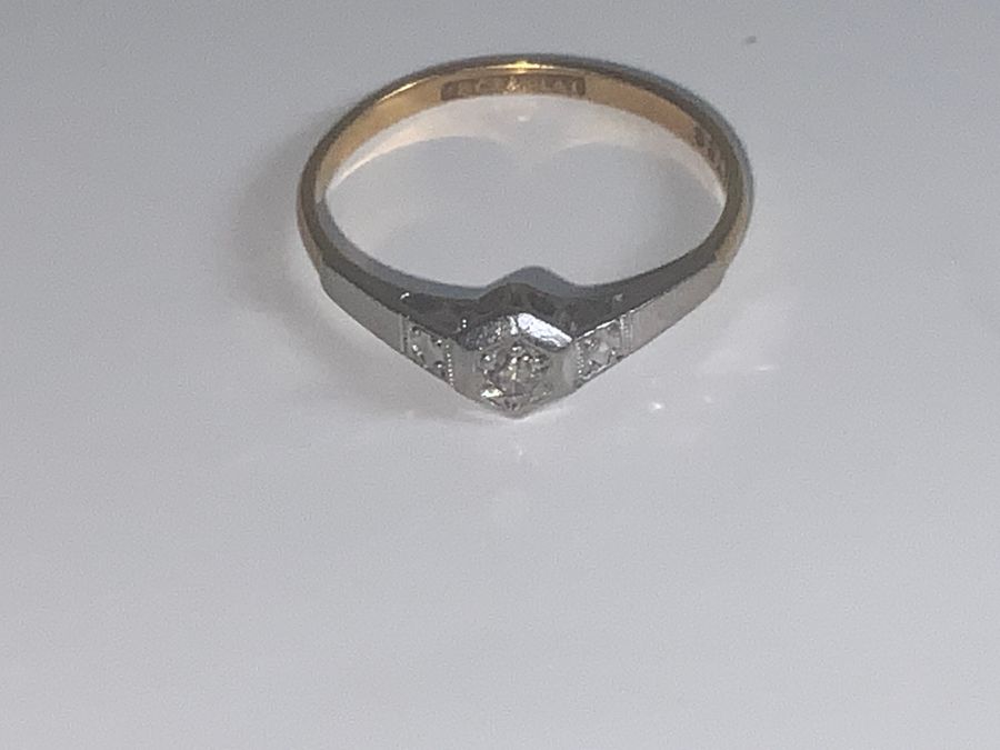 Solitaire Diamond Elegant Ladies ring