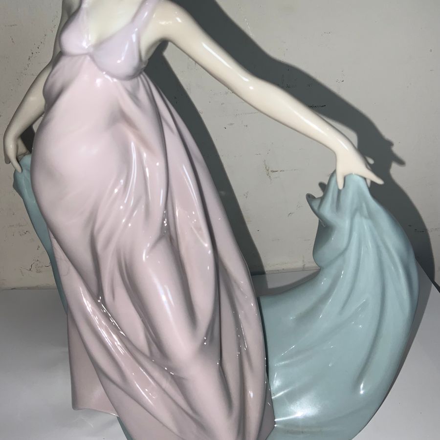 Antique Lladro Figurine absolutely beautiful 