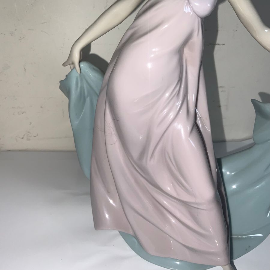 Antique Lladro Figurine absolutely beautiful 