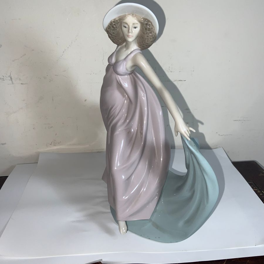 Antique Lladro Figurine absolutely beautiful 