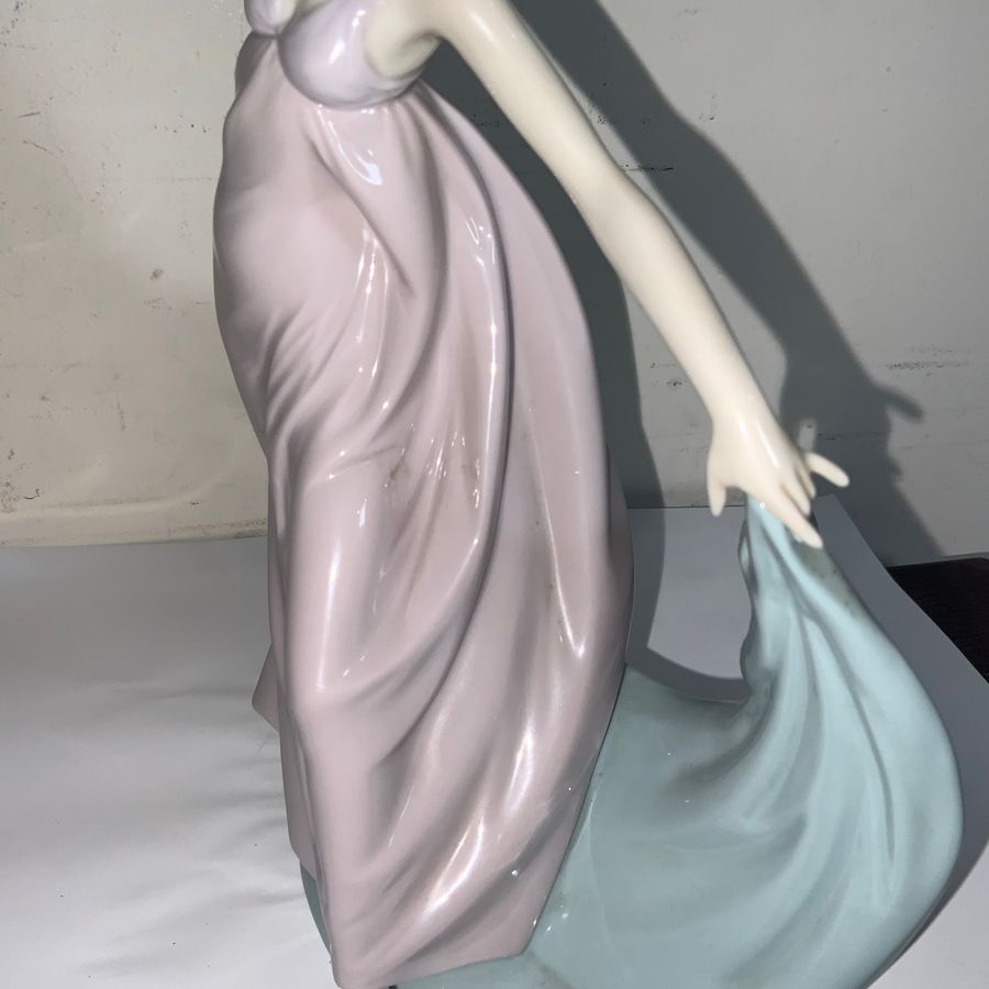 Antique Lladro Figurine absolutely beautiful 