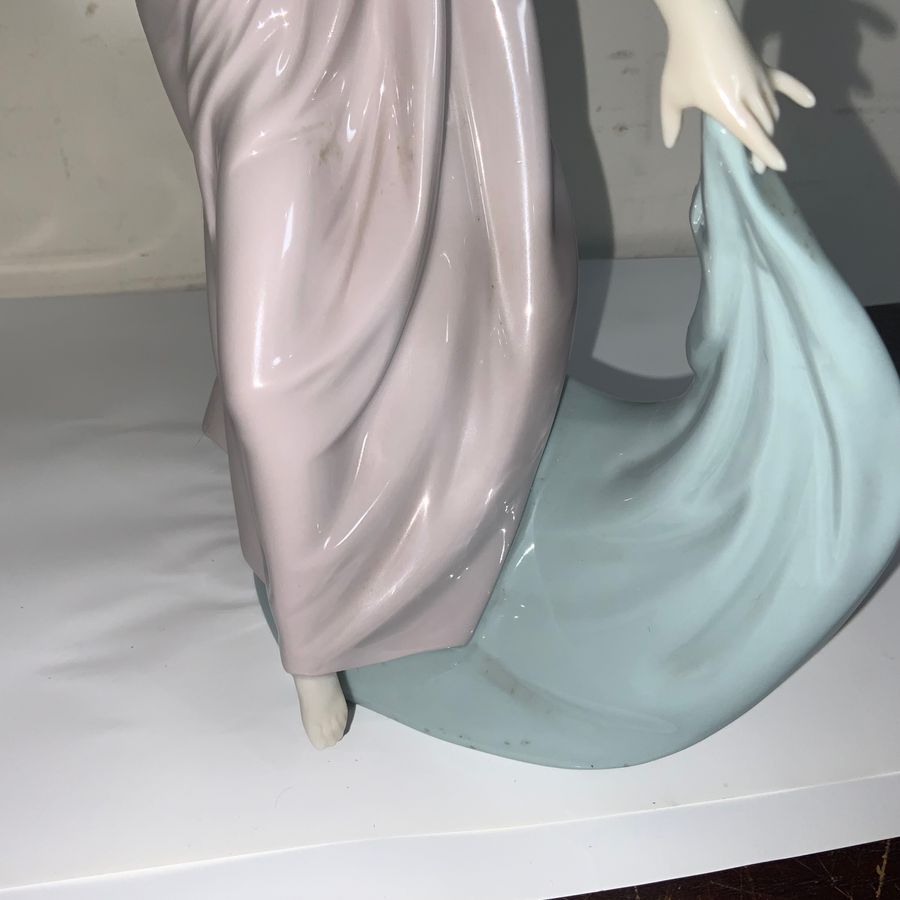 Antique Lladro Figurine absolutely beautiful 