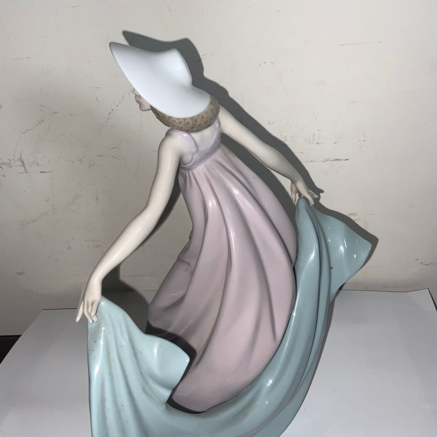 Antique Lladro Figurine absolutely beautiful 