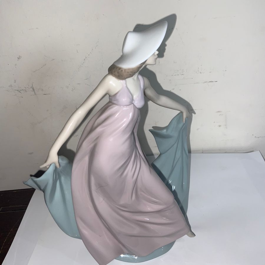 Antique Lladro Figurine absolutely beautiful 