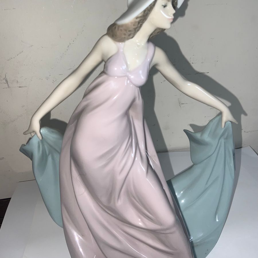 Antique Lladro Figurine absolutely beautiful 