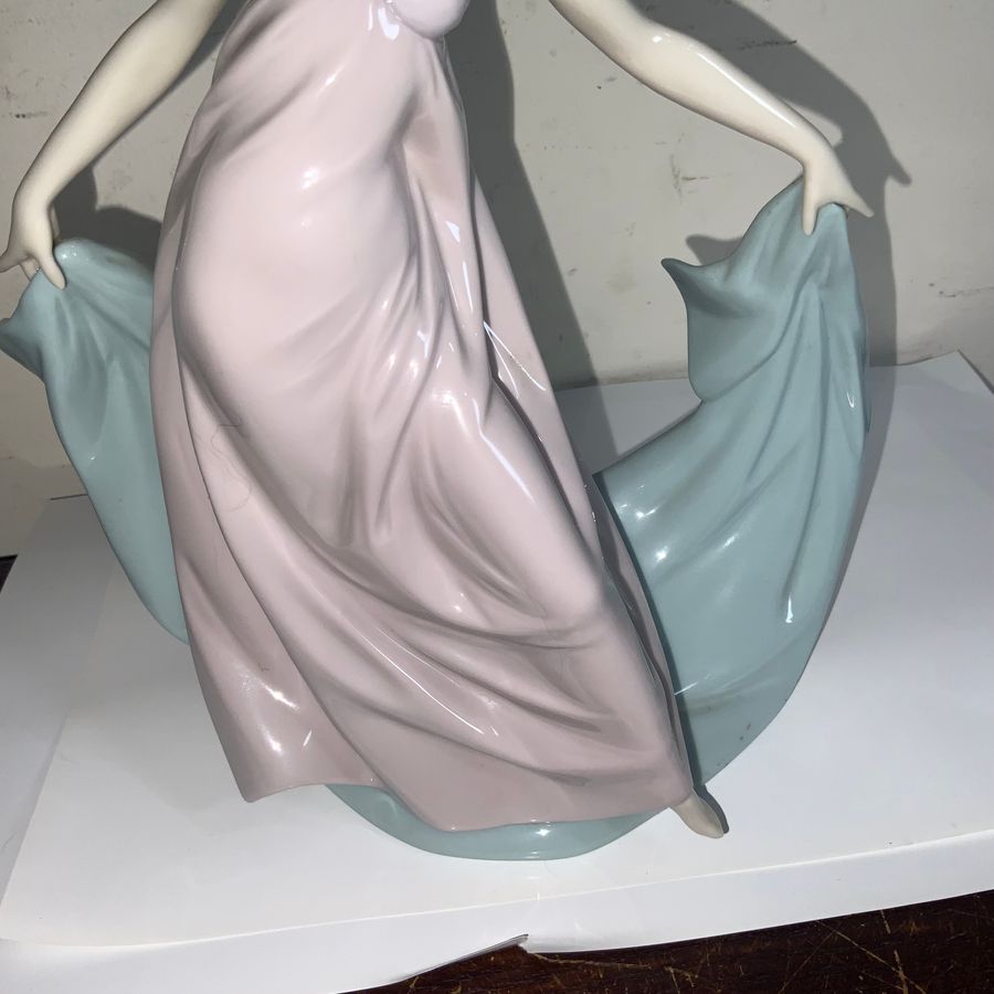 Antique Lladro Figurine absolutely beautiful 