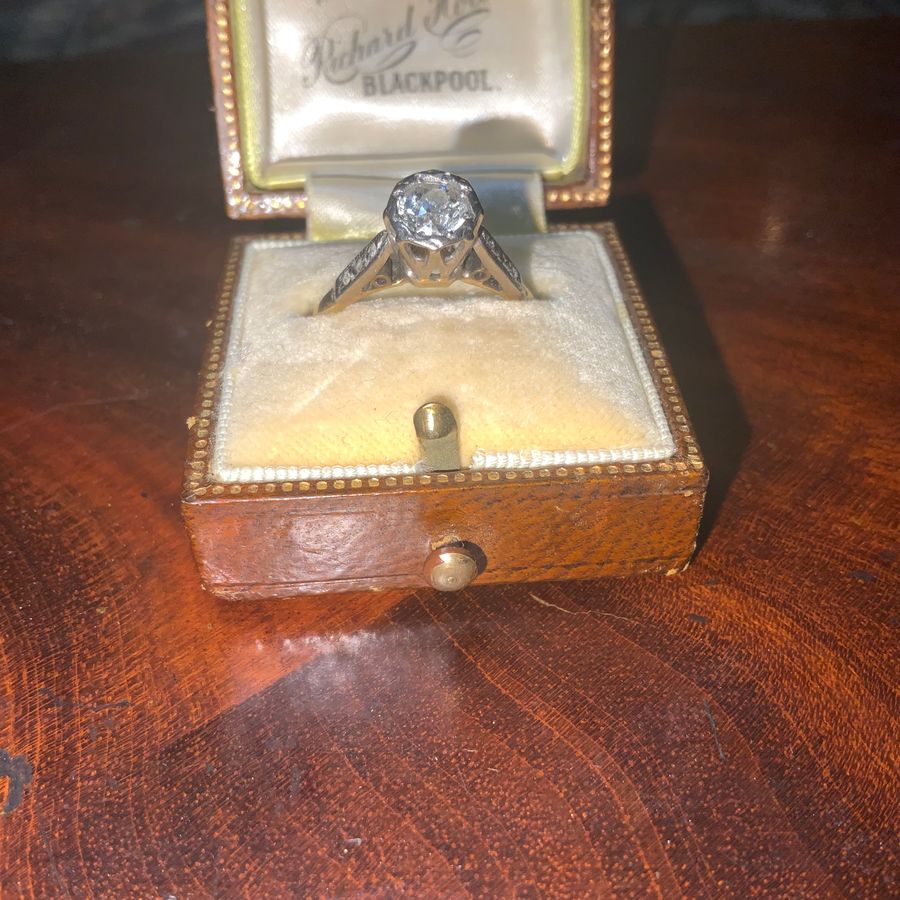 Antique Diamond 18Ct Gold & Platinum Ladies ring.