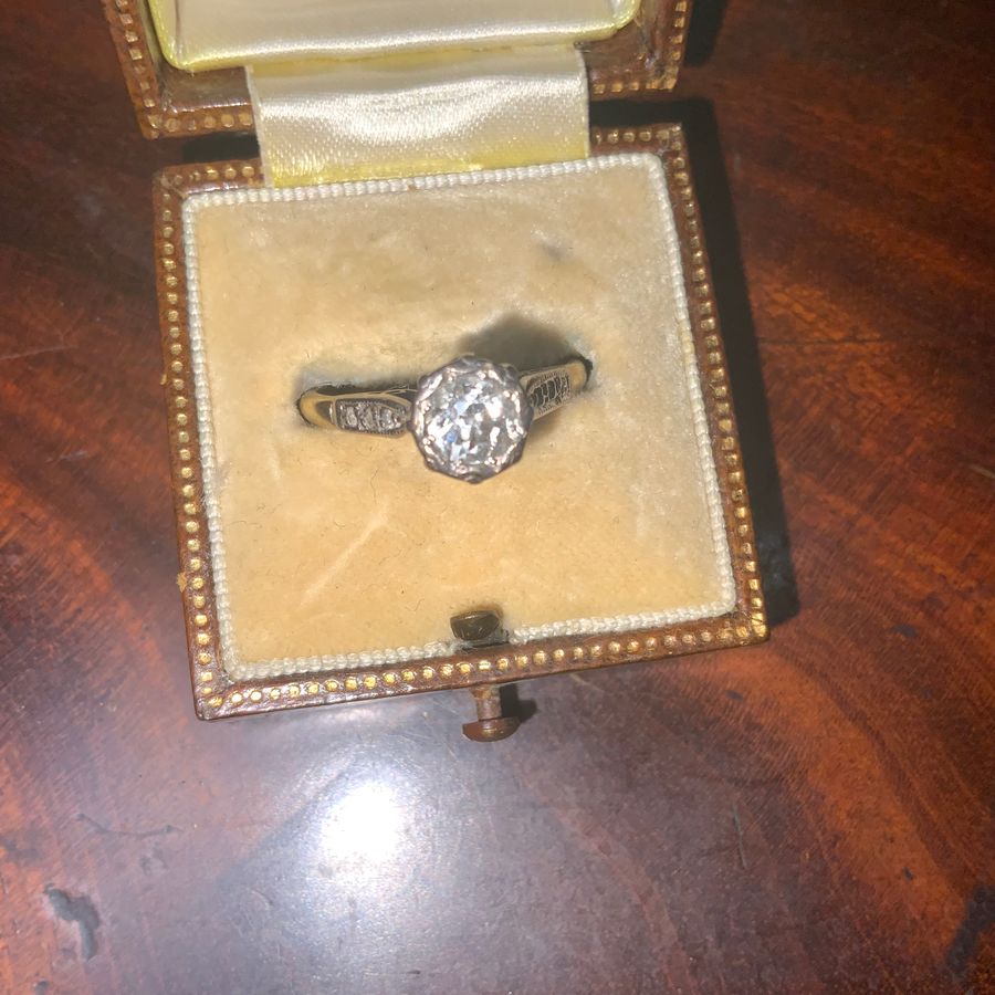 Antique Diamond 18Ct Gold & Platinum Ladies ring.