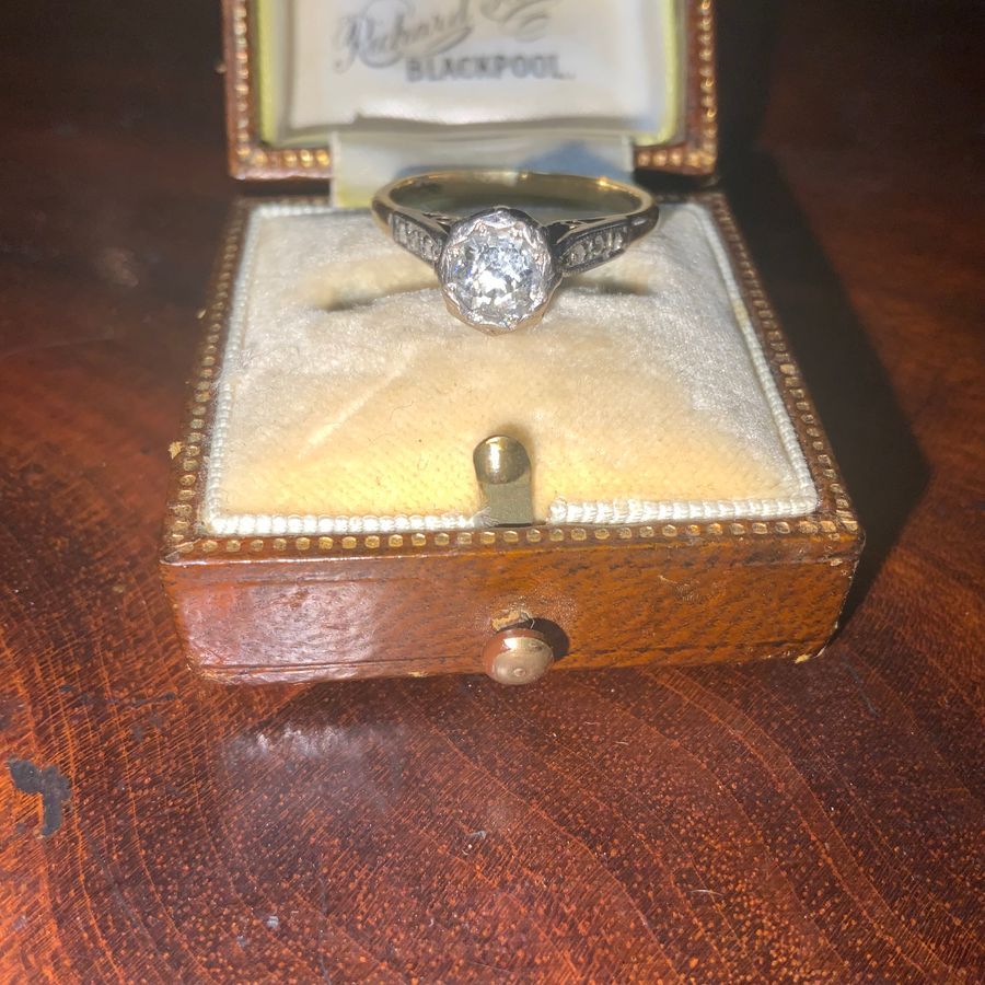 Antique Diamond 18Ct Gold & Platinum Ladies ring.