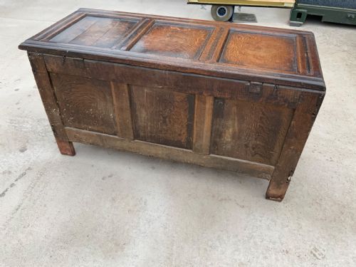 Antique 	COFFER OAK WITH CARVED FRIEZE EARLY 18TH CENTURY