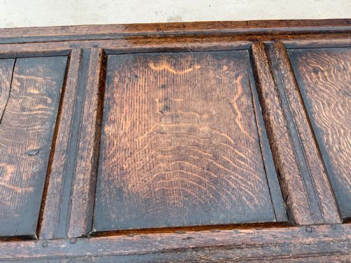 Antique 	COFFER OAK WITH CARVED FRIEZE EARLY 18TH CENTURY