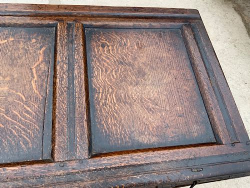 Antique 	COFFER OAK WITH CARVED FRIEZE EARLY 18TH CENTURY