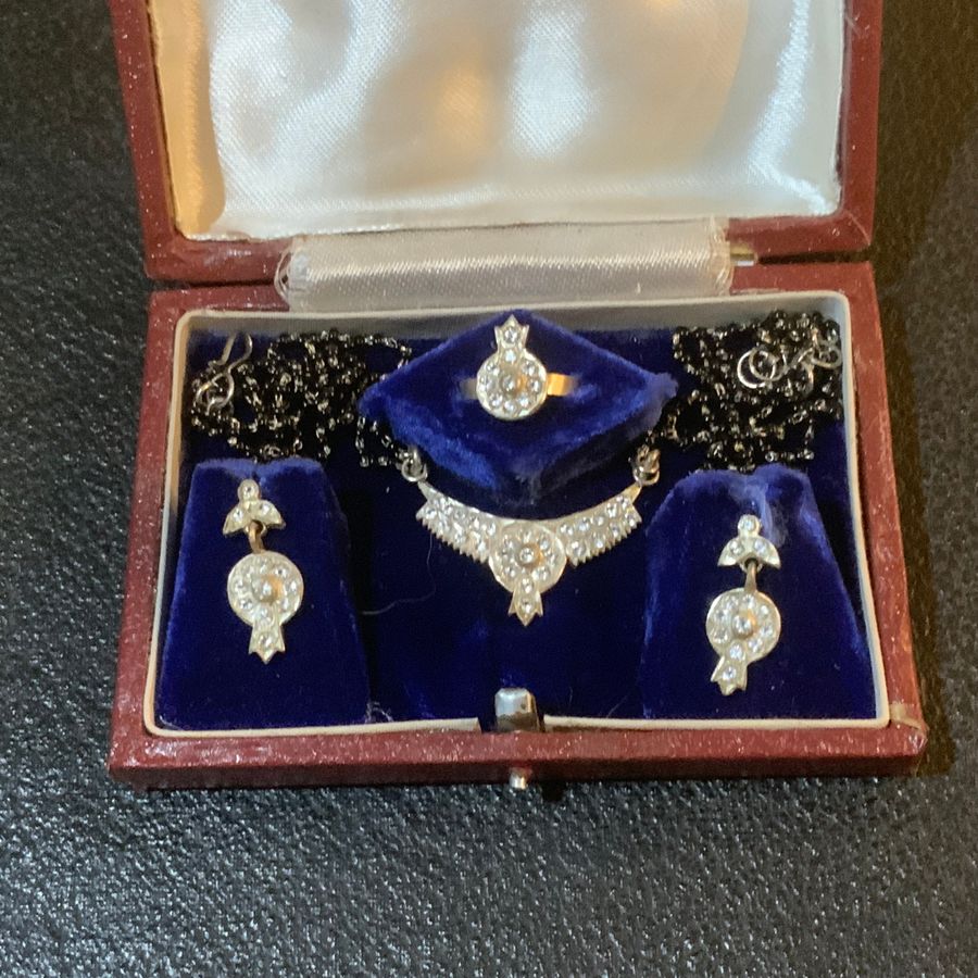 Vintage necklace ring and earrings set.