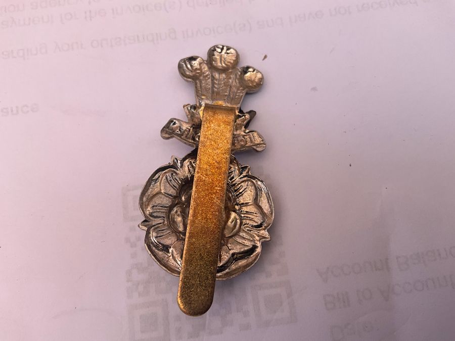 Antique BRITISH ARMY CAP BADGE