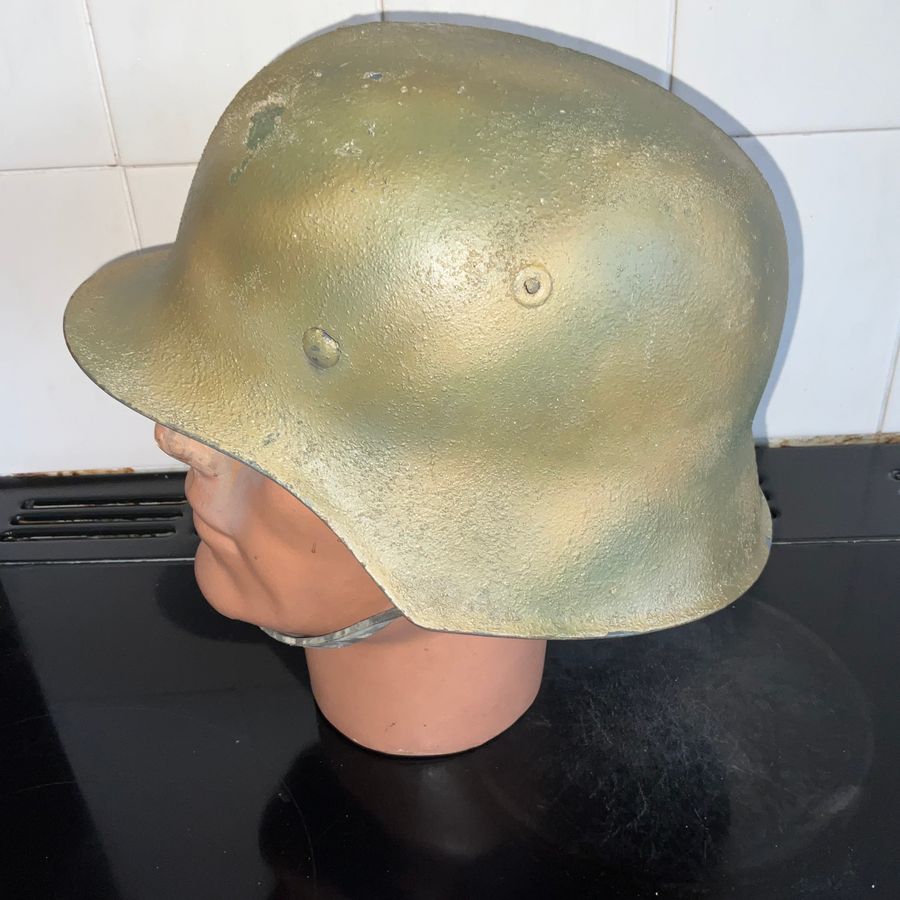 Antique GERMAN SOLDIERS HELMET OF THE 2WW