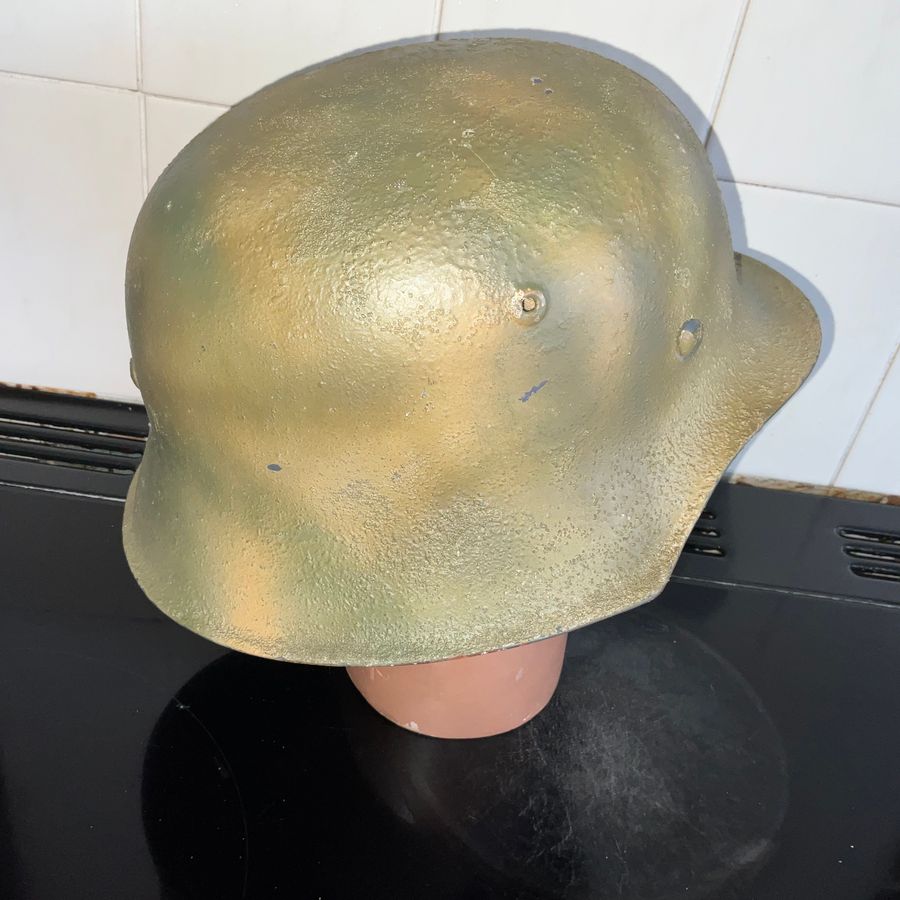 Antique GERMAN SOLDIERS HELMET OF THE 2WW