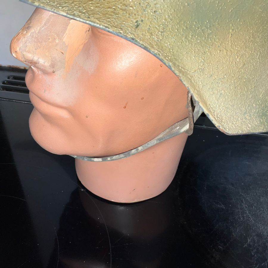 Antique GERMAN SOLDIERS HELMET OF THE 2WW