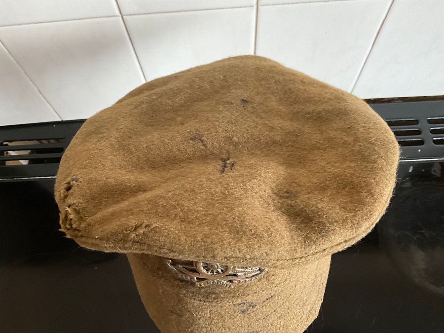 Antique BRITISH SOLDIERS CAP OF THE 1WW