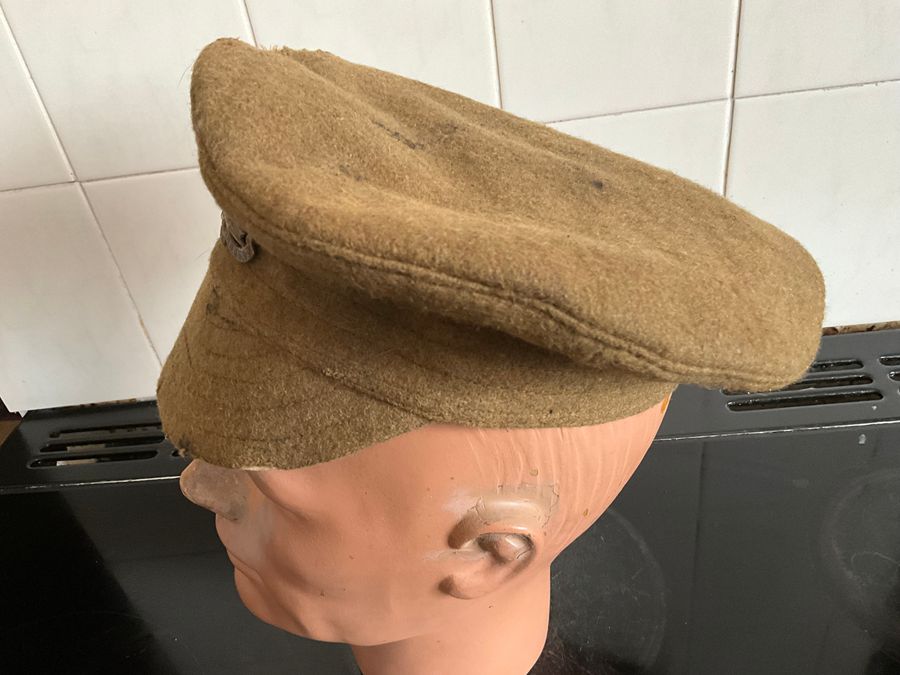 Antique BRITISH SOLDIERS CAP OF THE 1WW