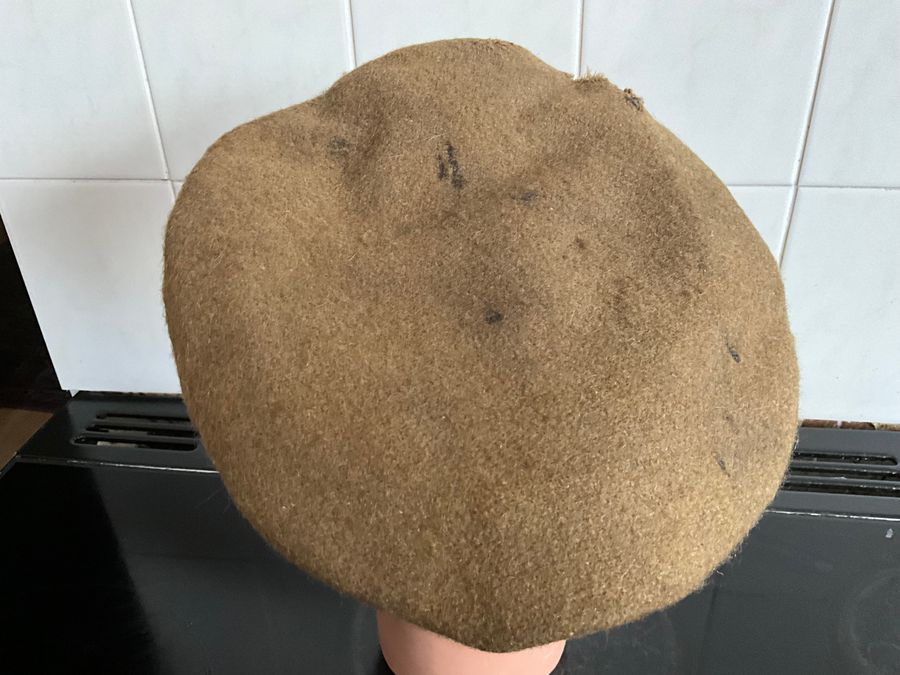 Antique BRITISH SOLDIERS CAP OF THE 1WW