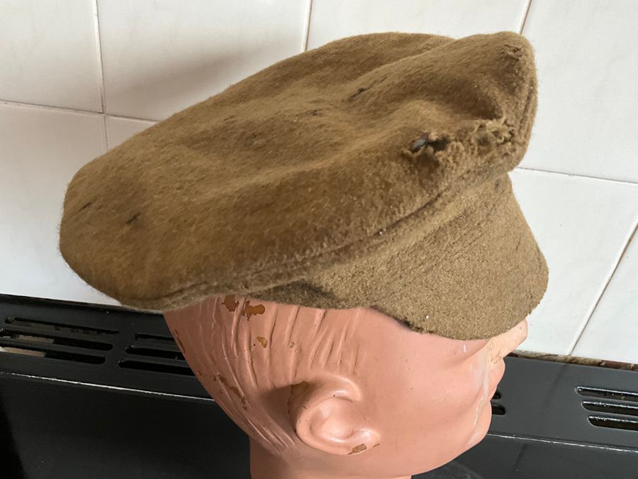 Antique BRITISH SOLDIERS CAP OF THE 1WW