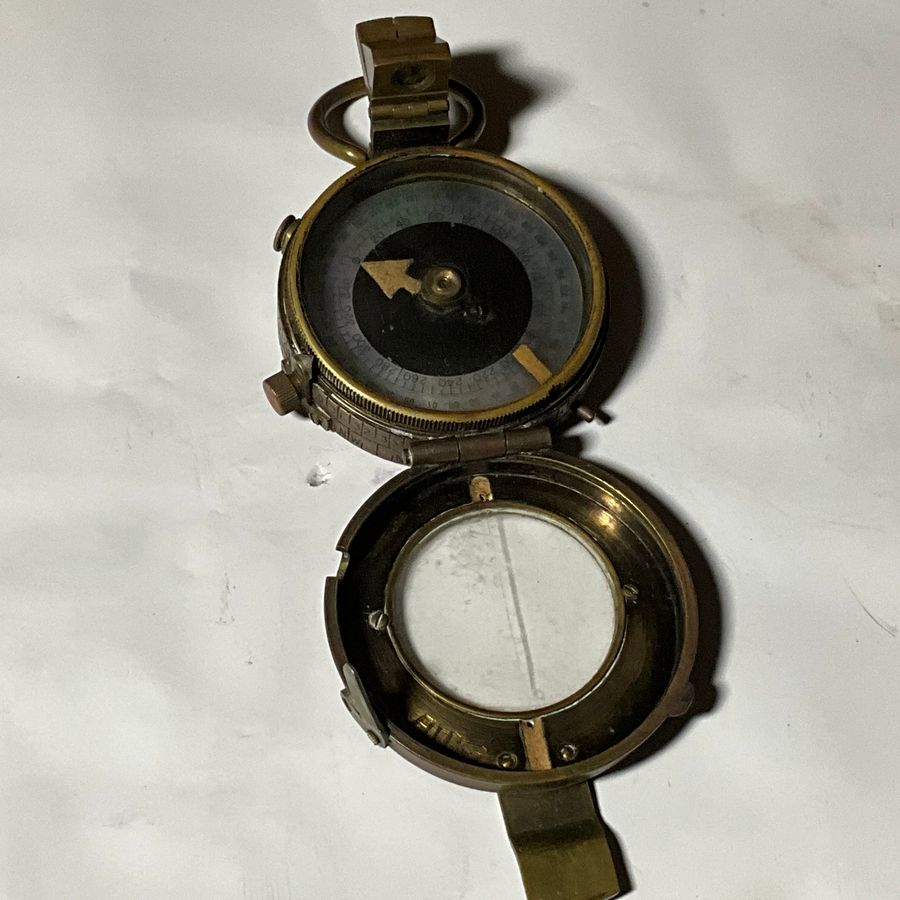 Antique BRITISH OFFICERS 1918 COMPASS