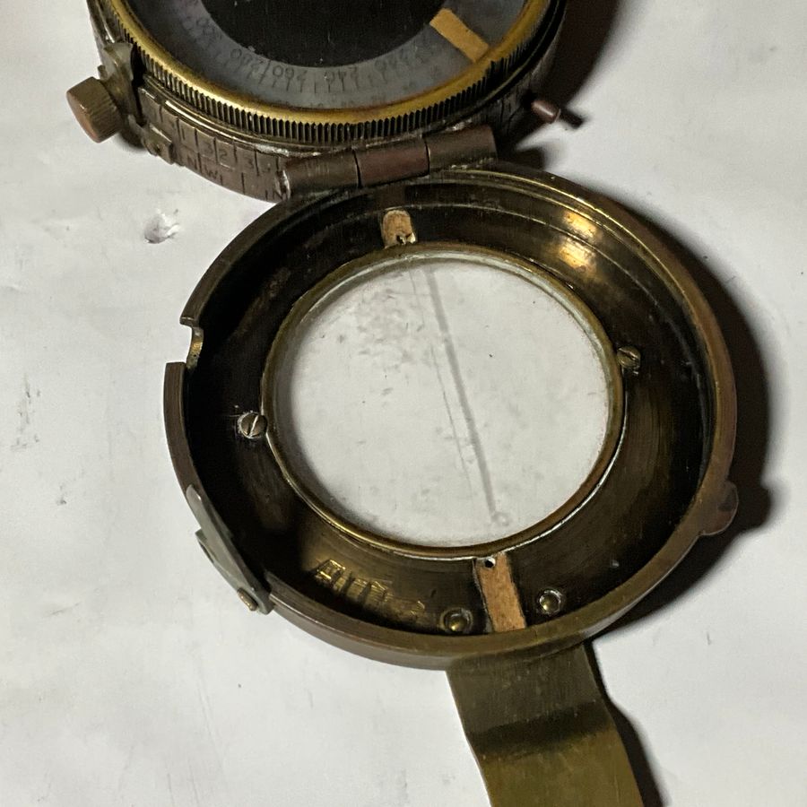 Antique BRITISH OFFICERS 1918 COMPASS