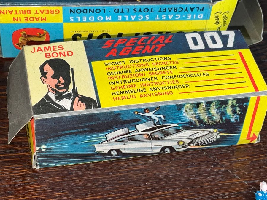 Antique JAMES BOND 007 ASTON MARTIN D.B.5 CORGI TOYS BOXED