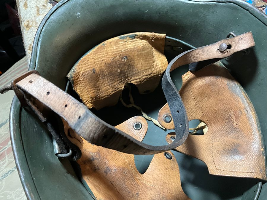 Antique GERMAN  SOLDIERS 2WW HELMET