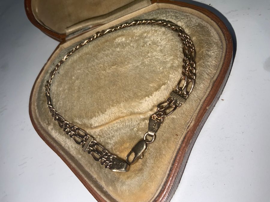 Antique GOLD 9CT GATE BRACELET & CASE