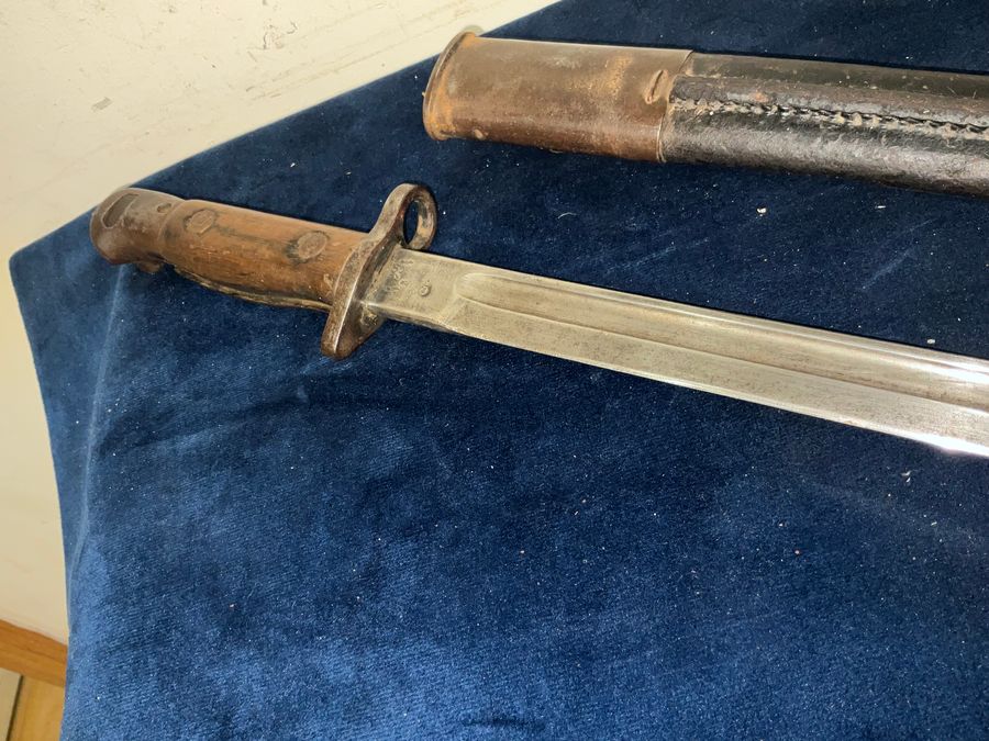 Antique 1WW BRITISH BAYONET & SCABBARD