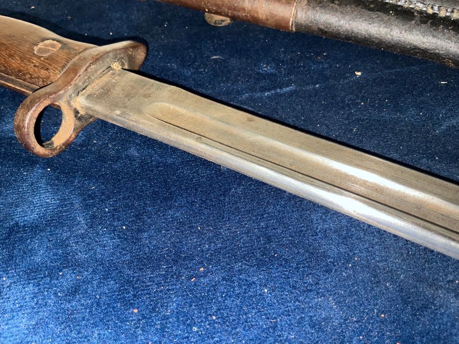 Antique 1WW BRITISH BAYONET & SCABBARD