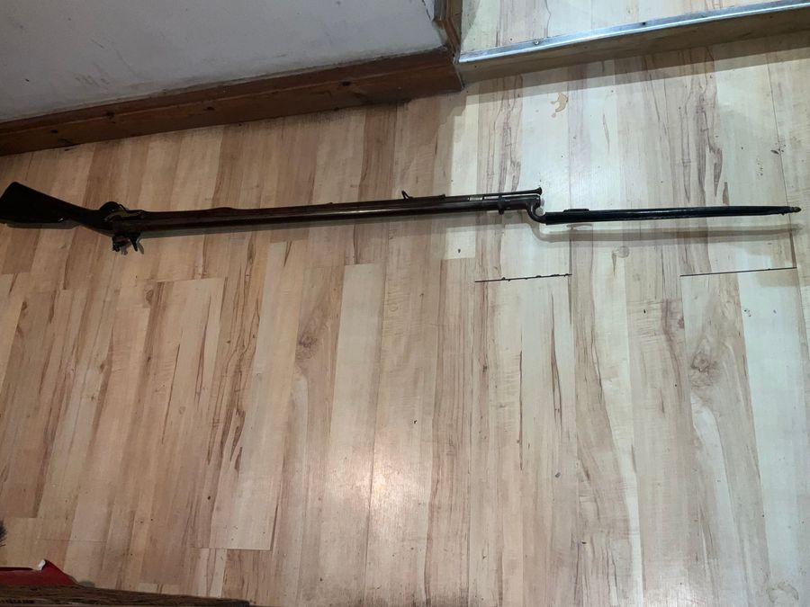 Antique BROWN BESS SHORT LAND PATTERN MUSKET & BAYONET 