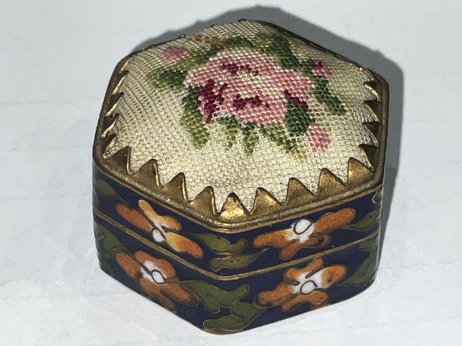 ENAMELLED PIN/CUSHION BOX