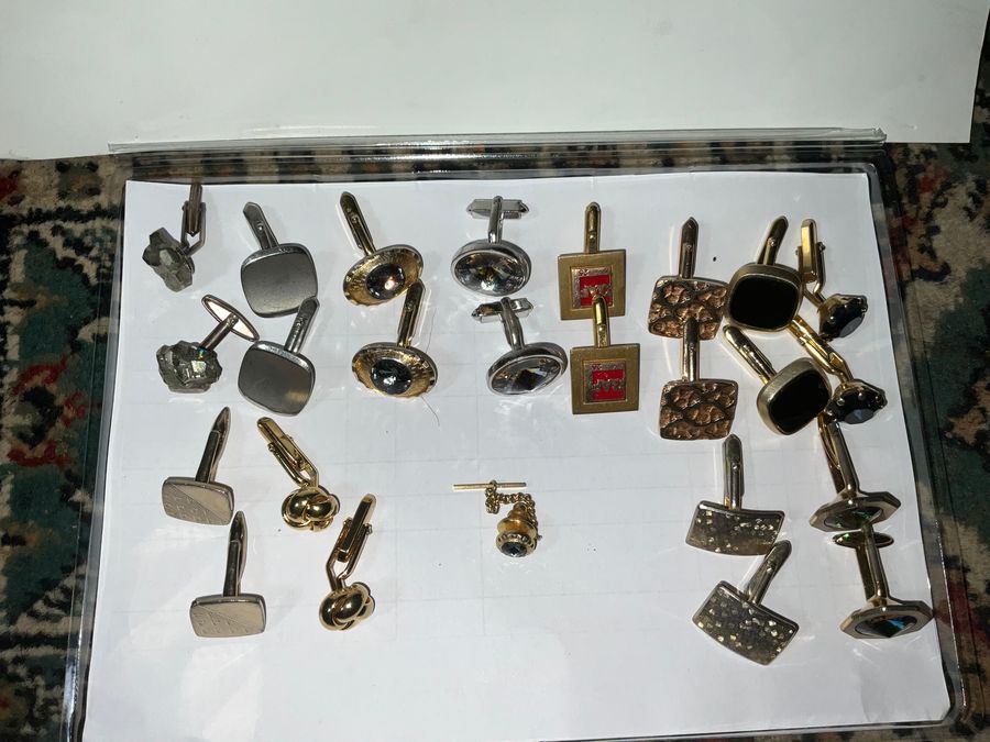 Antique GENTLEMANS 12 SETS OF CUFFLINKS.