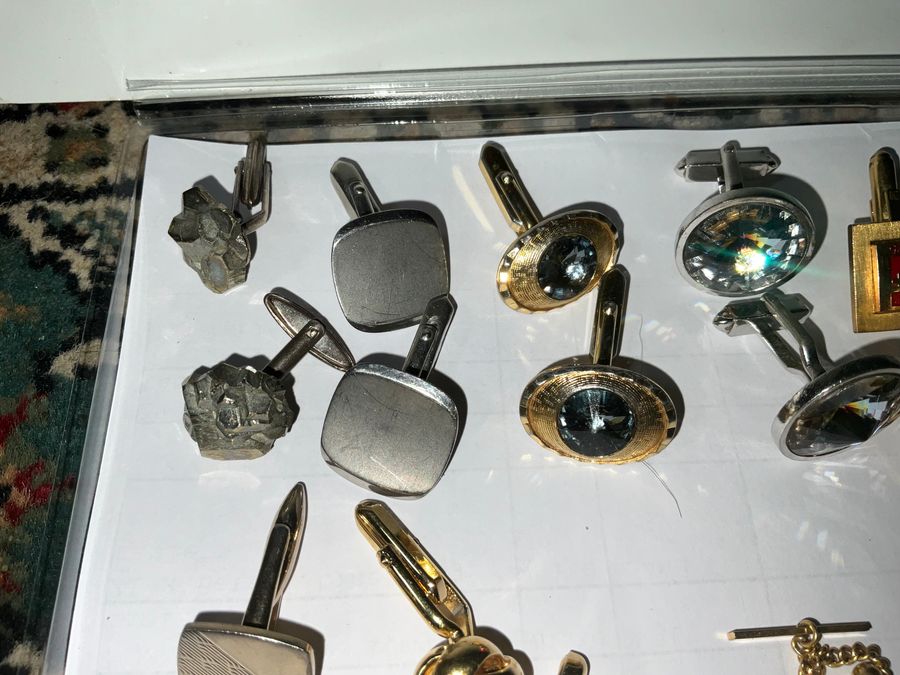 Antique GENTLEMANS 12 SETS OF CUFFLINKS.