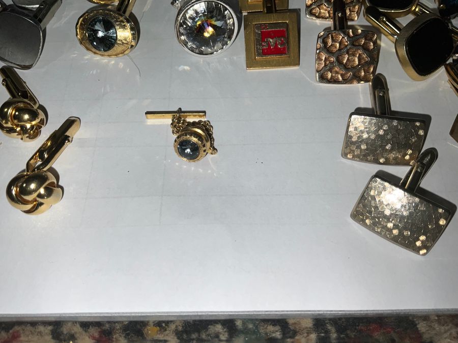 Antique GENTLEMANS 12 SETS OF CUFFLINKS.