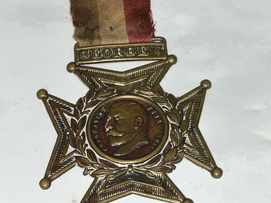 Antique GEORGE V MEDAL & RIBBON 