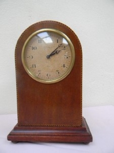 Clock mantel mahogany with inlay 8 day mechanical movement time piece.B2