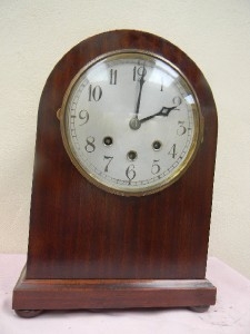 Bracket clock Edwardian mahogany case German movement superb working condition.