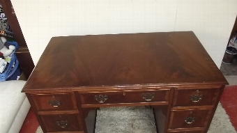 Antique Desk in flame mahogany 1900's small ladies type