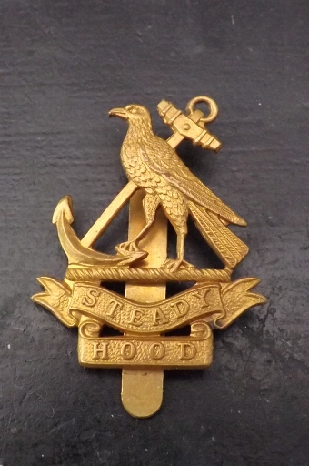 1ww British Royal Navy marine division capbadge Hood.