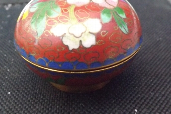 Antique Pill box in porcelean Chinese. B29